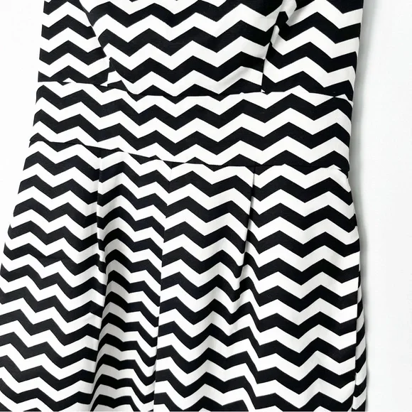 White House|Black Market Dress - Picture 3 of 4